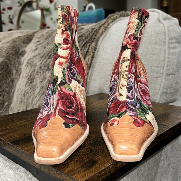 NEW Jeffrey Campbell Heeled Jacquard Boots Size 9.5 - Picture 3 of 4